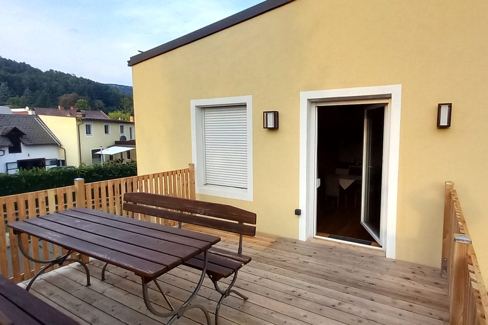 Die Terrasse vor der Wohnungstür